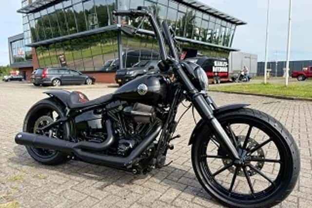 Harley-Davidson Softail Breakout (2013) thumbnail 1