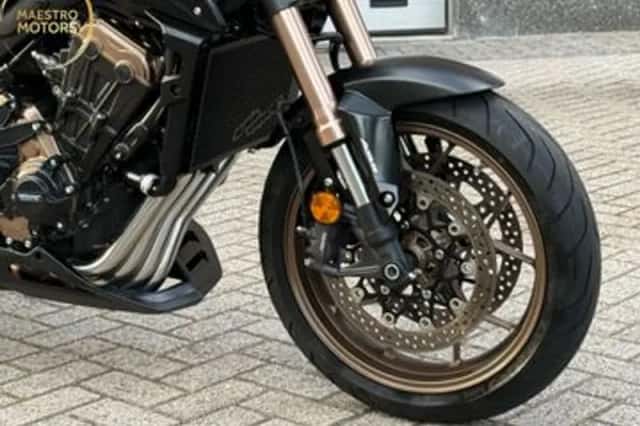 Honda CB650R (2021) thumbnail 2
