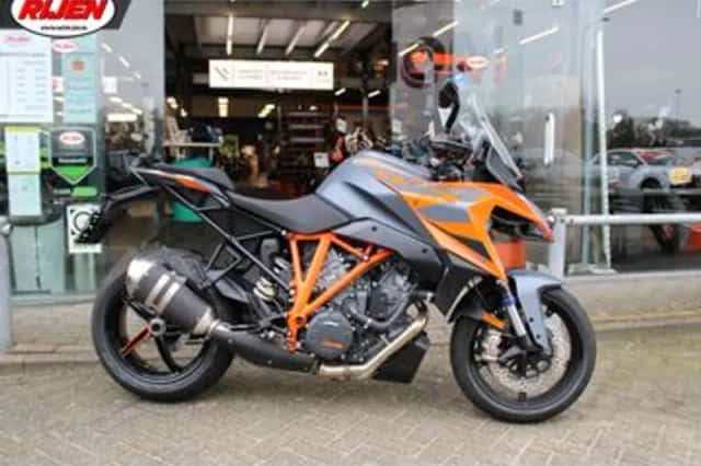 KTM 1290 Super Duke (2024) thumbnail 1