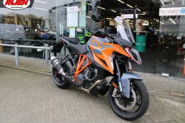 KTM 1290 Super Duke (2024) thumbnail 3