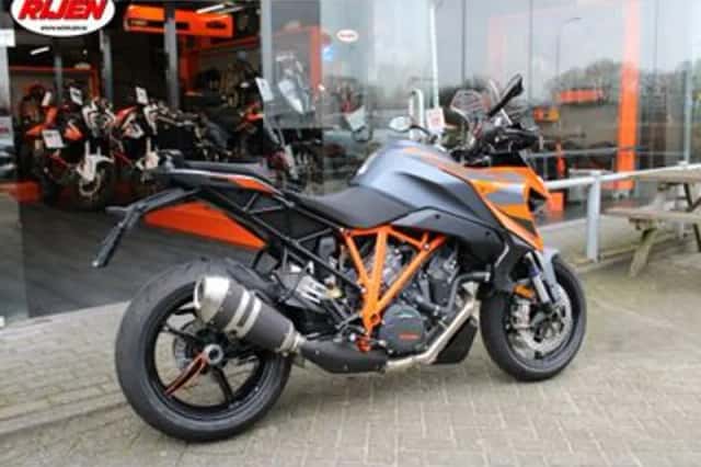 KTM 1290 Super Duke (2024) thumbnail 4