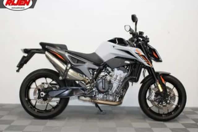 KTM 790 Duke (2024) thumbnail 2