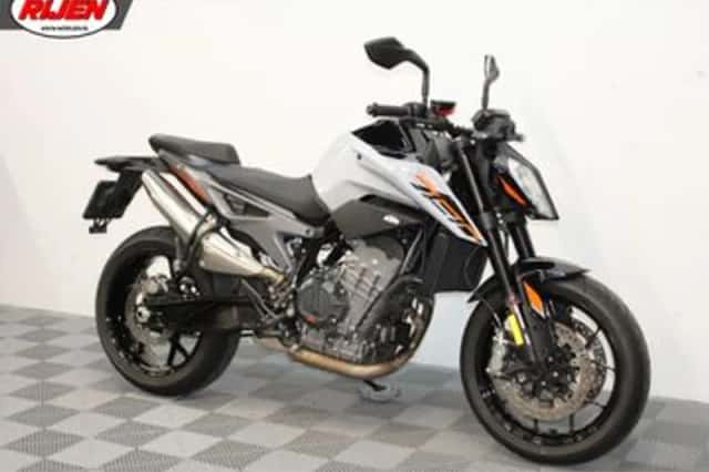 KTM 790 Duke (2024) thumbnail 3