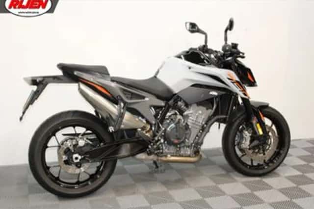 KTM 790 Duke (2024) thumbnail 4