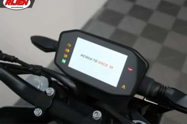 KTM 790 Duke (2024) thumbnail 5