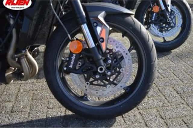 Triumph Street Triple 765 R (2026) thumbnail 5