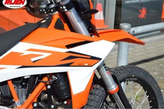 KTM 690 Enduro (2026) thumbnail 6