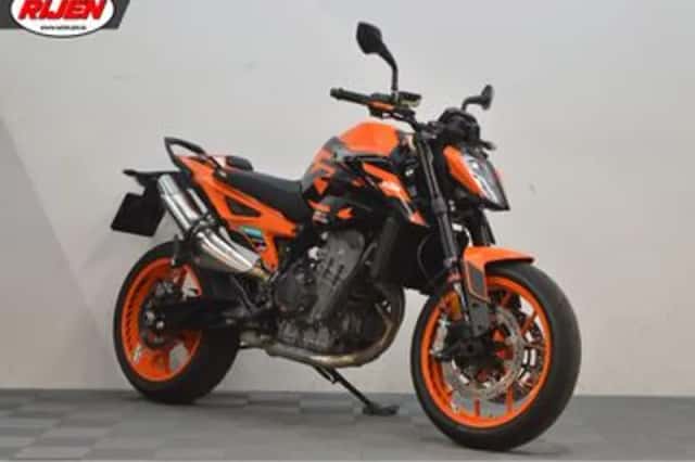 KTM 890 Duke (2022) thumbnail 1
