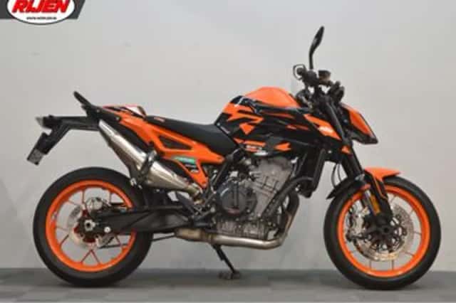 KTM 890 Duke (2022) thumbnail 2