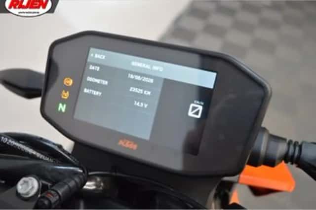 KTM 890 Duke (2022) thumbnail 6