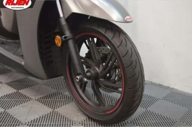 Honda SH 300i (2020) thumbnail 6