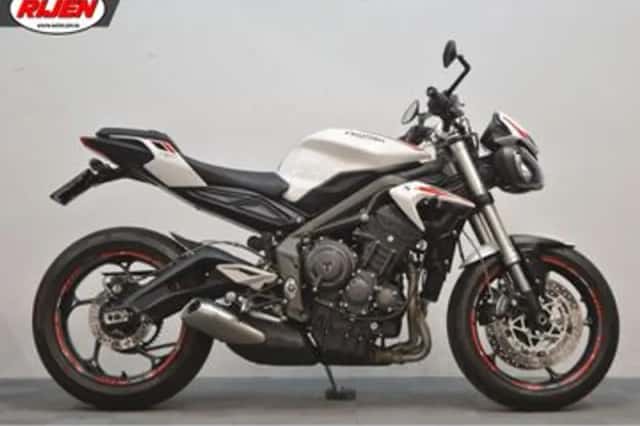 Triumph Street Triple S (2022) thumbnail 2