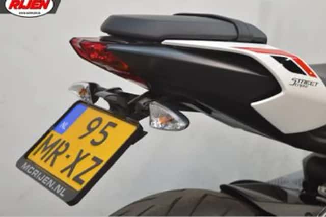 Triumph Street Triple S (2022) thumbnail 5