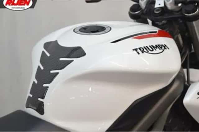 Triumph Street Triple S (2022) thumbnail 6