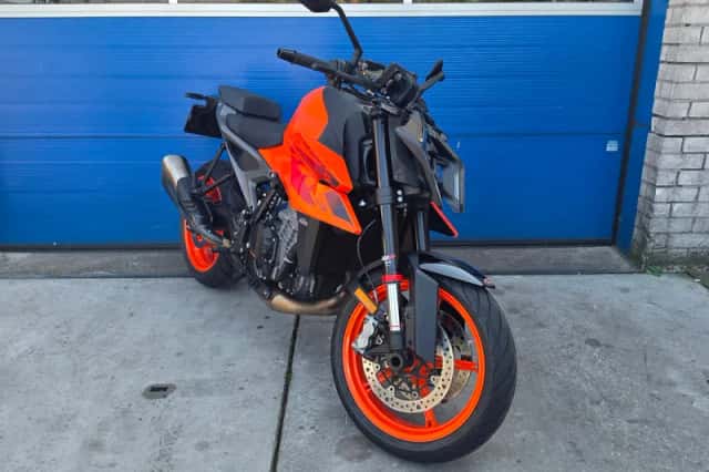 KTM 990 Duke (2024) thumbnail 3