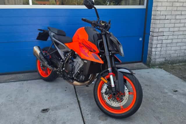 KTM 990 Duke (2024) thumbnail 4