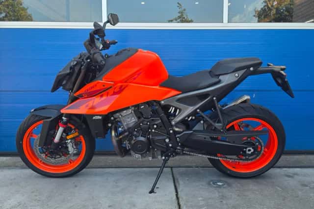 KTM 990 Duke (2024) thumbnail 6