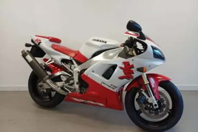 Yamaha YZF-R1 (1998) thumbnail 2