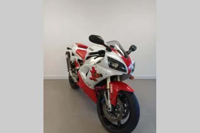 Yamaha YZF-R1 (1998) thumbnail 4