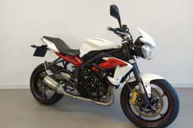 Triumph Street Triple R (2013) thumbnail 2