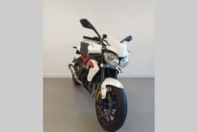 Triumph Street Triple R (2013) thumbnail 4