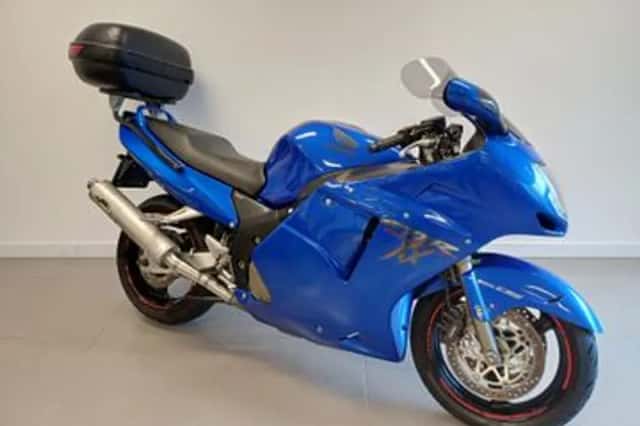 Honda CBR 1100 XX Super Blackbird (1999) thumbnail 2