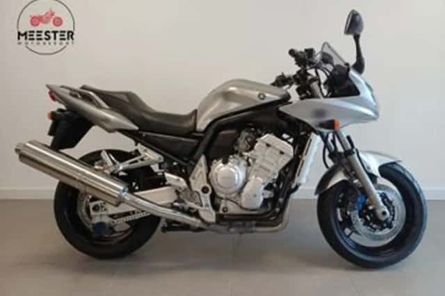 Yamaha FZS 1000 Fazer (2003) thumbnail 1