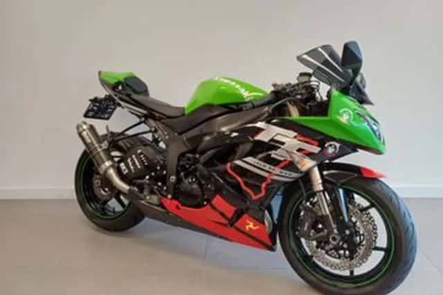 Kawasaki ZX 6R Ninja (2011) thumbnail 2