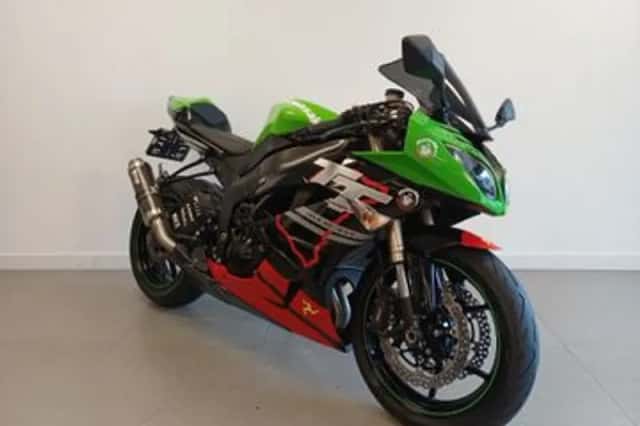 Kawasaki ZX 6R Ninja (2011) thumbnail 3