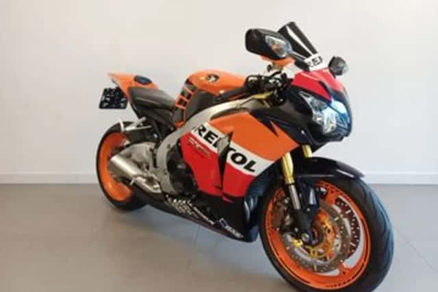 Honda CBR1000RR (2011) thumbnail 3