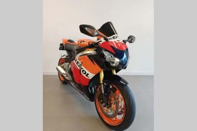 Honda CBR1000RR (2011) thumbnail 4