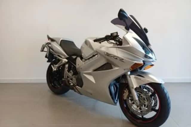 Honda VFR800 (2002) thumbnail 4