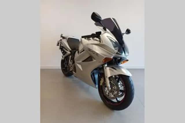 Honda VFR800 (2002) thumbnail 5