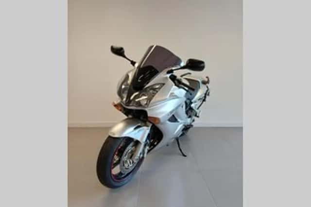 Honda VFR800 (2002) thumbnail 6