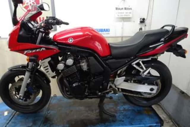 Yamaha FZS 600 Fazer (2004) thumbnail 1