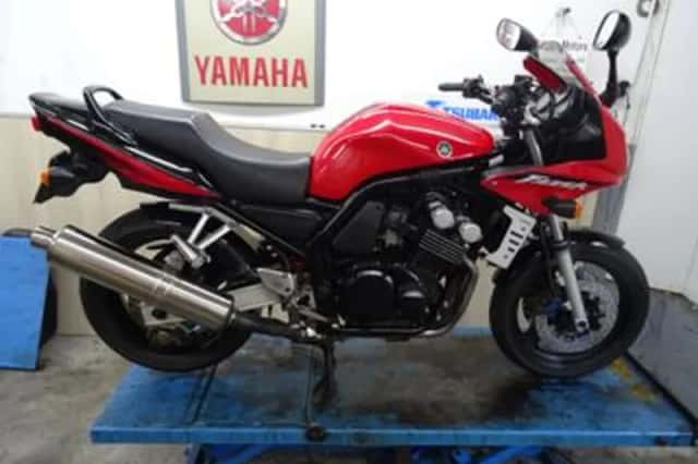 Yamaha FZS 600 Fazer (2004) thumbnail 2