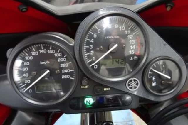 Yamaha FZS 600 Fazer (2004) thumbnail 3