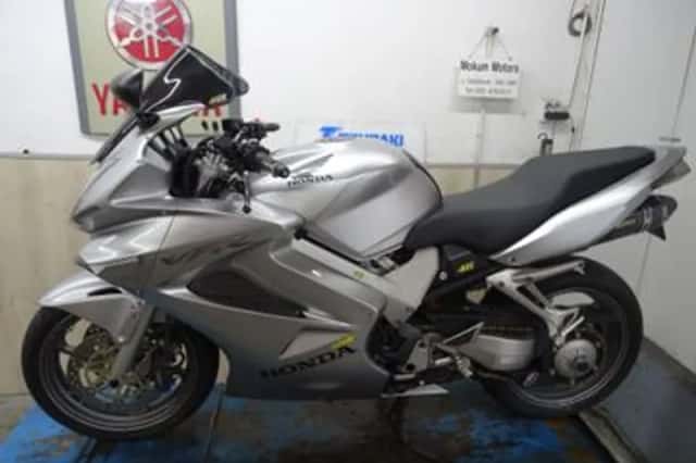 Honda VFR800 (2004) thumbnail 4