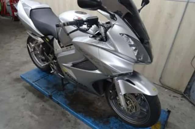 Honda VFR800 (2004) thumbnail 6