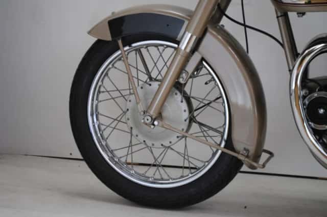 BSA A7 (1964) thumbnail 3
