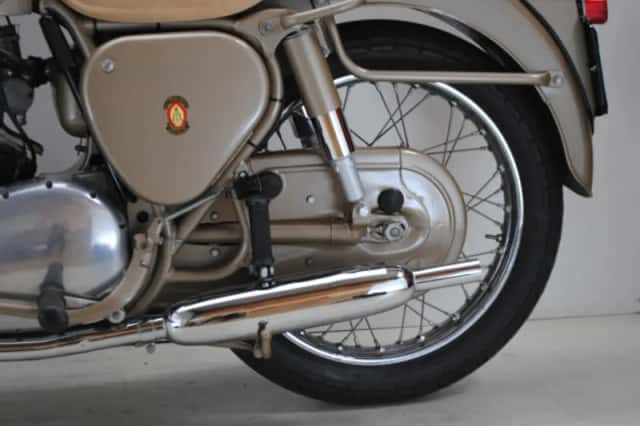 BSA A7 (1964) thumbnail 4