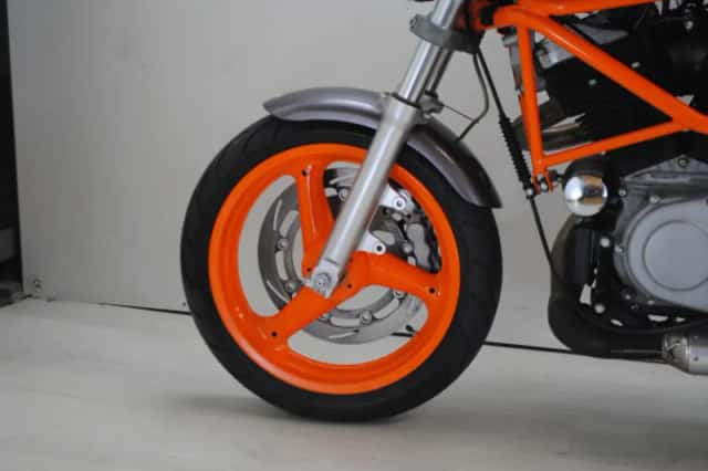 Buell M2 Cyclone (2001) thumbnail 4