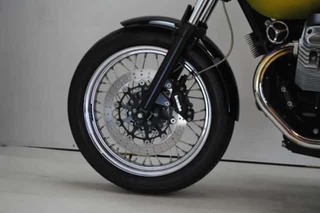 Moto Guzzi V7 (2010) thumbnail 4