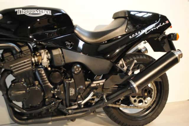 Triumph Speed Triple 750 (1997) thumbnail 2