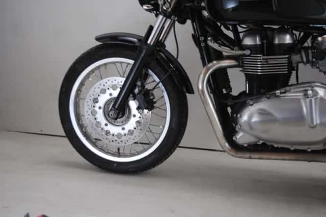 Triumph Thruxton (2012) thumbnail 3