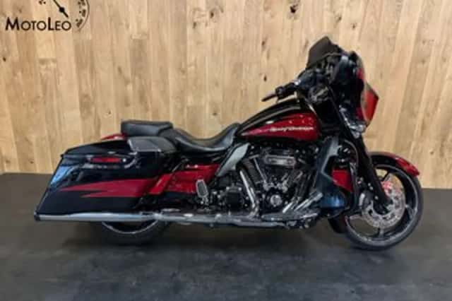 Harley-Davidson Street Glide CVO (2016) thumbnail 1