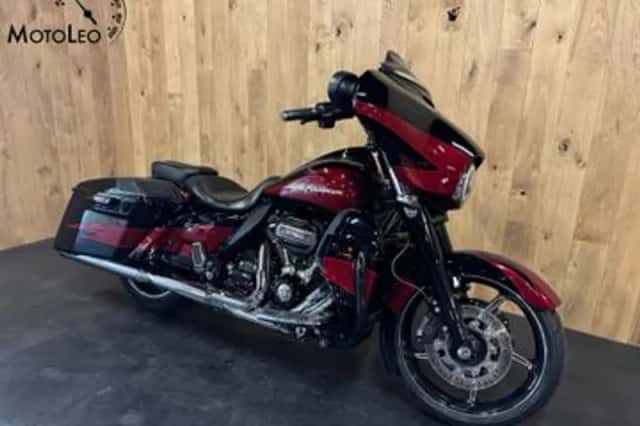 Harley-Davidson Street Glide CVO (2016) thumbnail 2