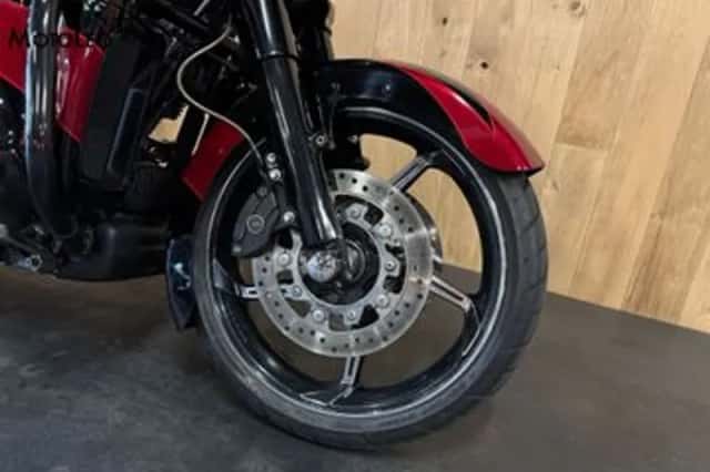 Harley-Davidson Street Glide CVO (2016) thumbnail 4