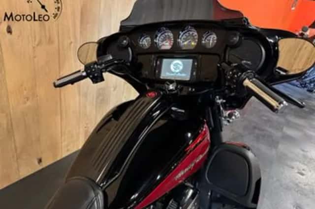 Harley-Davidson Street Glide CVO (2016) thumbnail 6