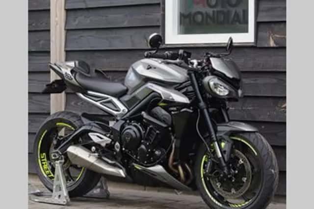 Triumph Street Triple R (2024) thumbnail 3